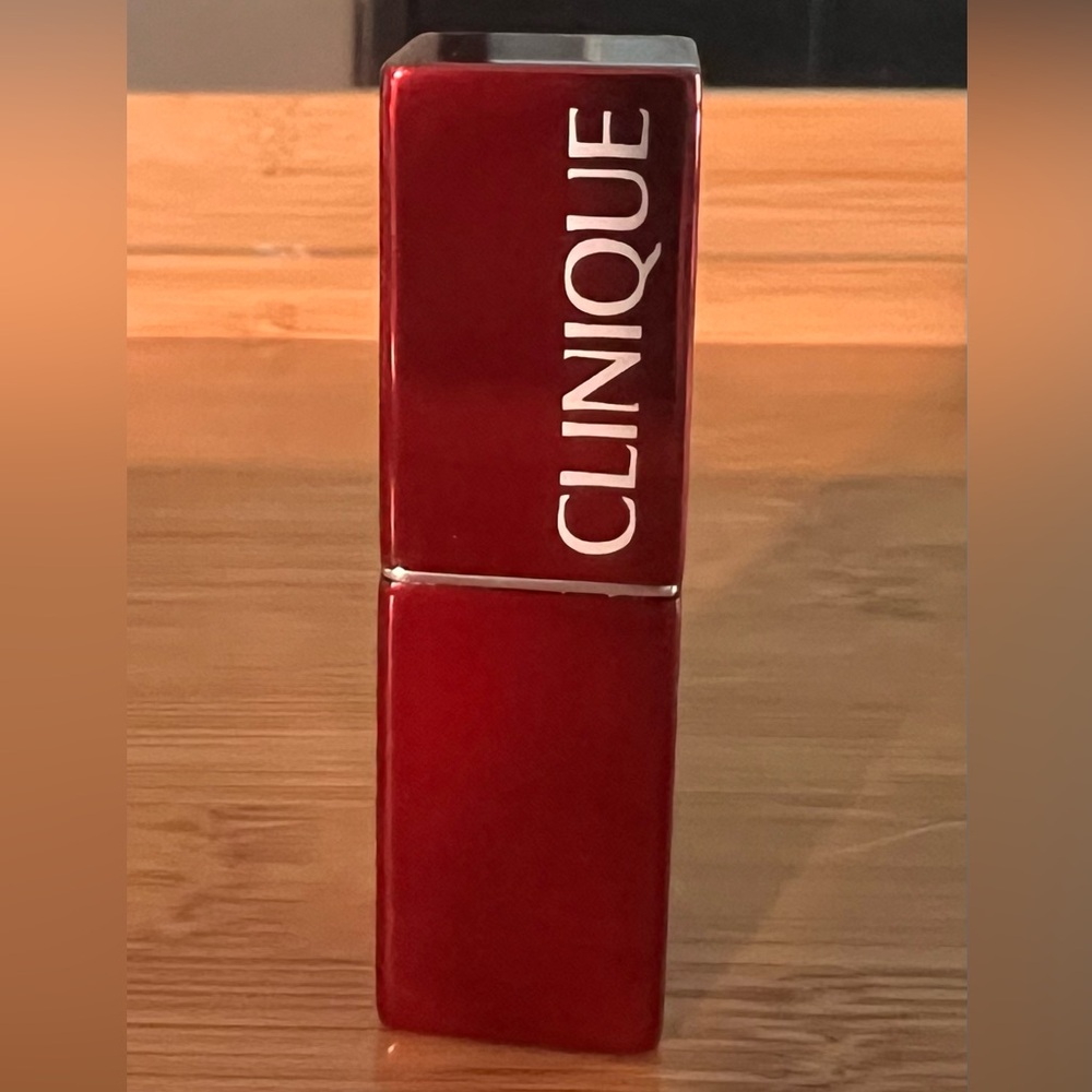 Clinique Pop Reds in Red Carpet - Picture 2 of 8
